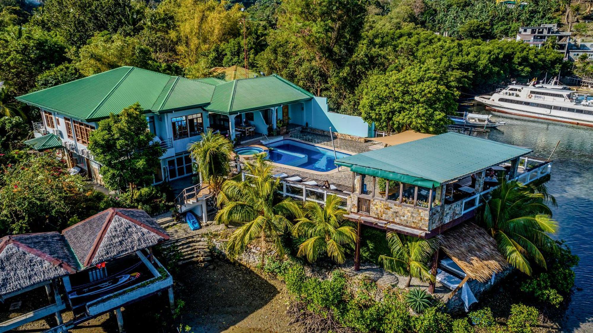 Edgewater Dive & Spa Resort Puerto Galera Buitenkant foto