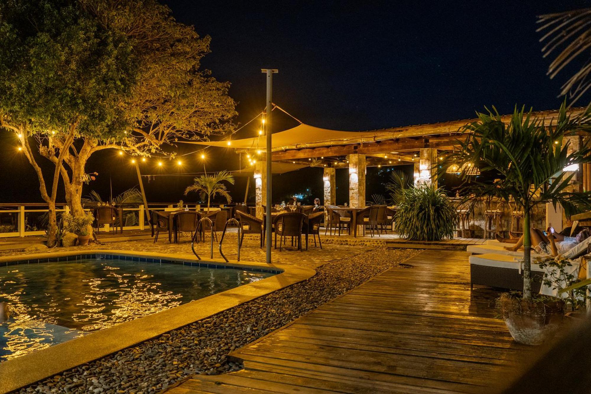 Edgewater Dive & Spa Resort Puerto Galera Buitenkant foto