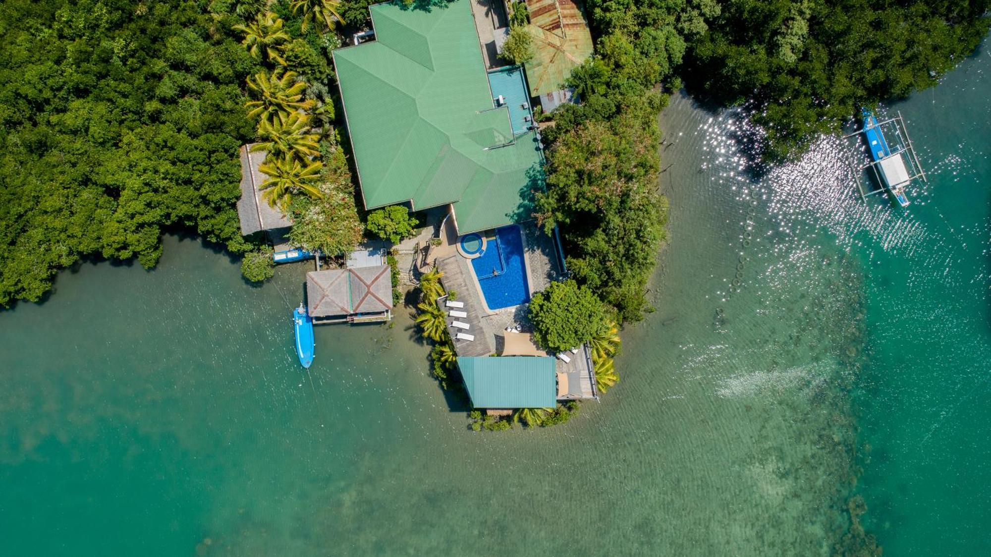 Edgewater Dive & Spa Resort Puerto Galera Buitenkant foto