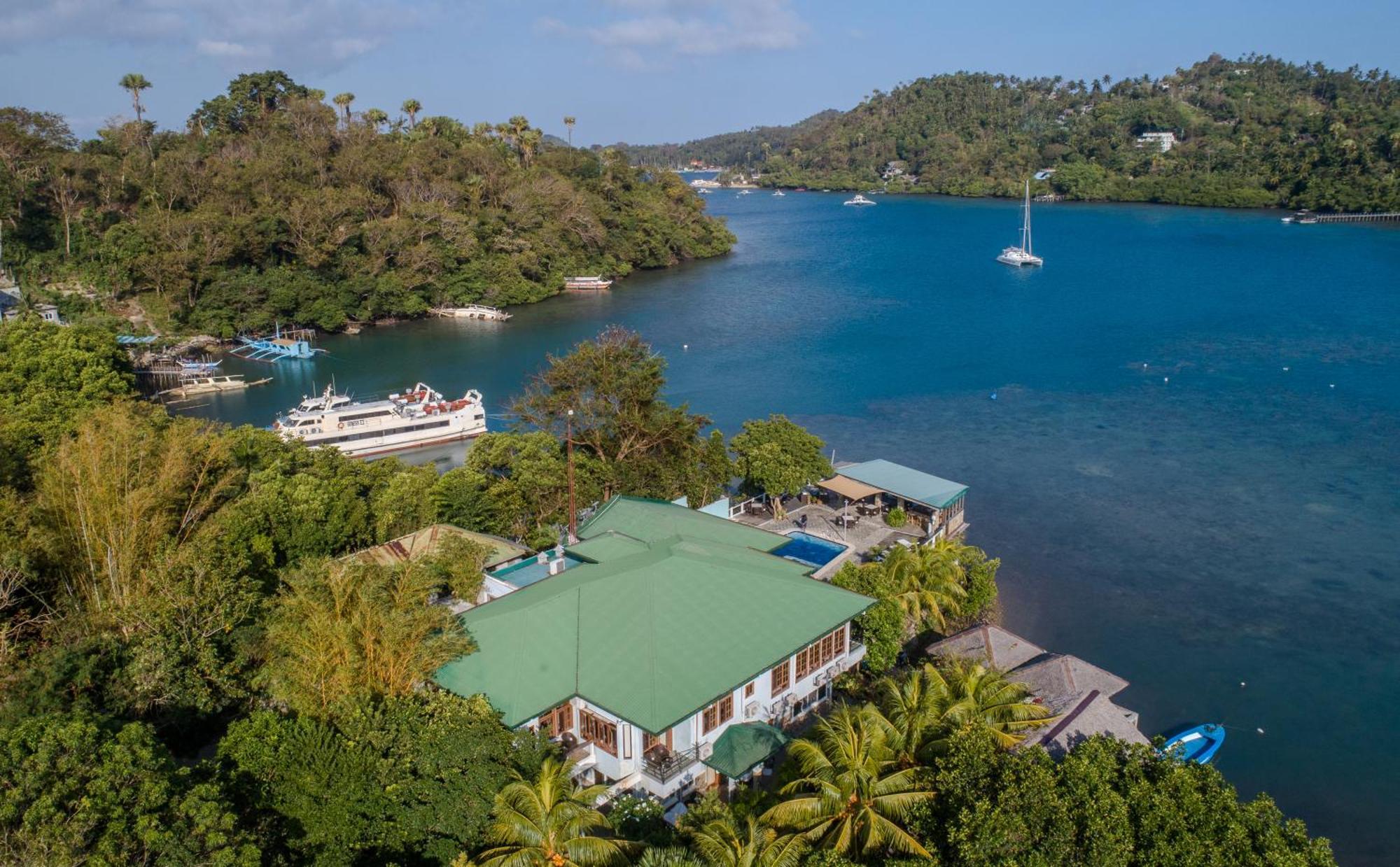 Edgewater Dive & Spa Resort Puerto Galera Buitenkant foto