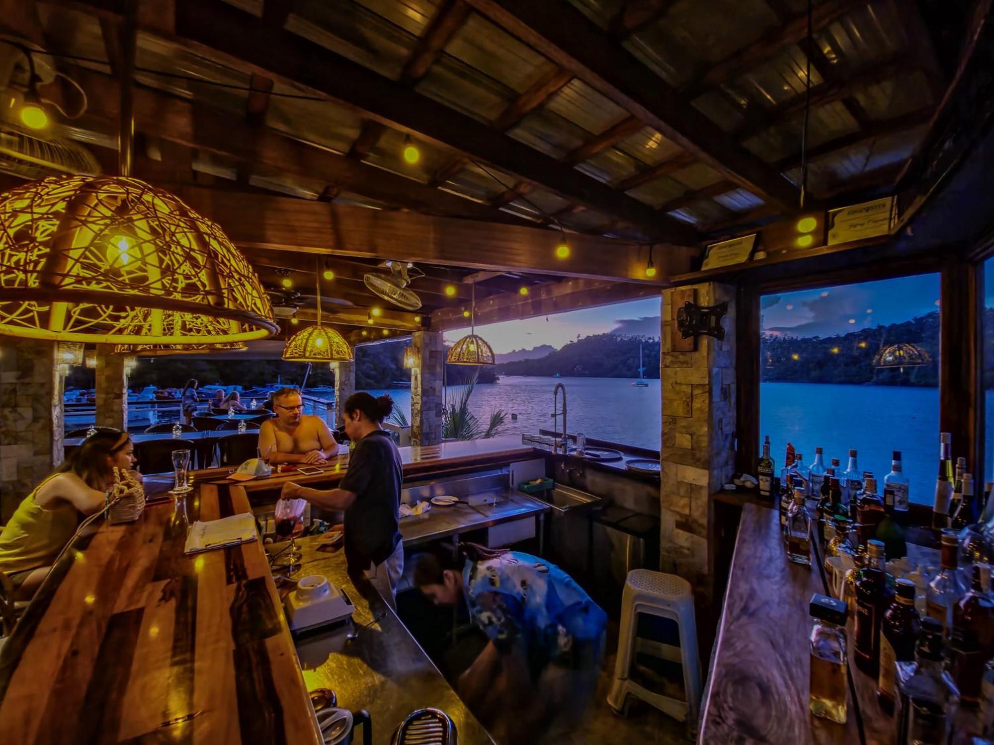 Edgewater Dive & Spa Resort Puerto Galera Buitenkant foto