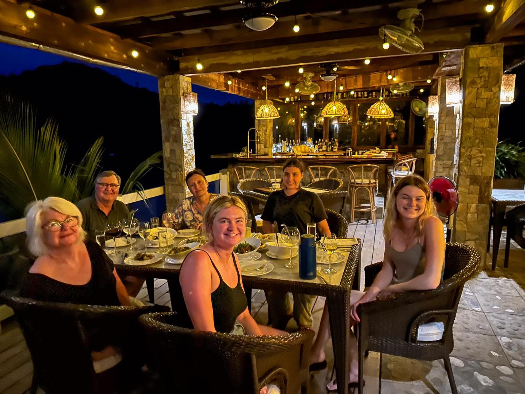Edgewater Dive & Spa Resort Puerto Galera Buitenkant foto