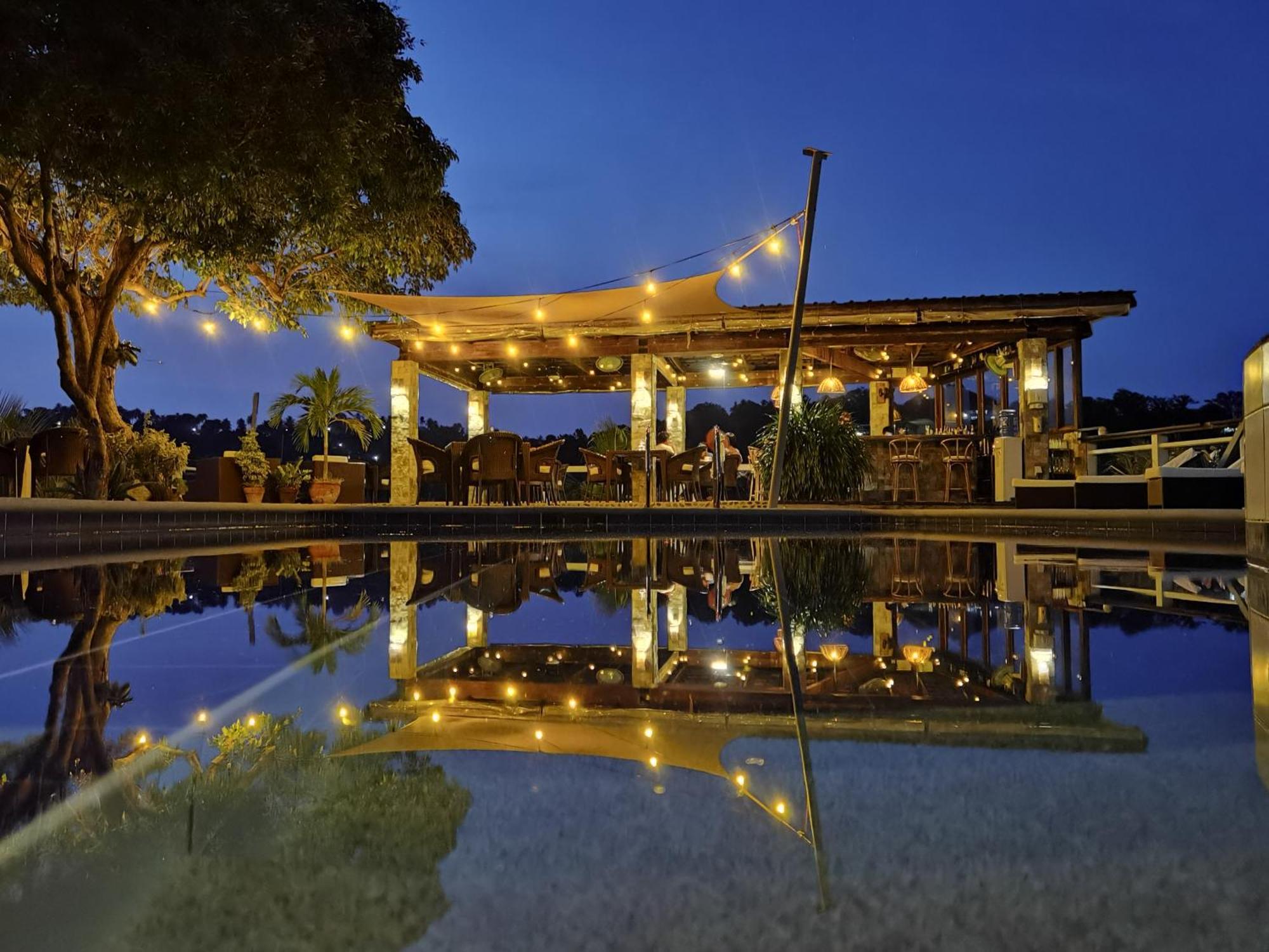 Edgewater Dive & Spa Resort Puerto Galera Buitenkant foto
