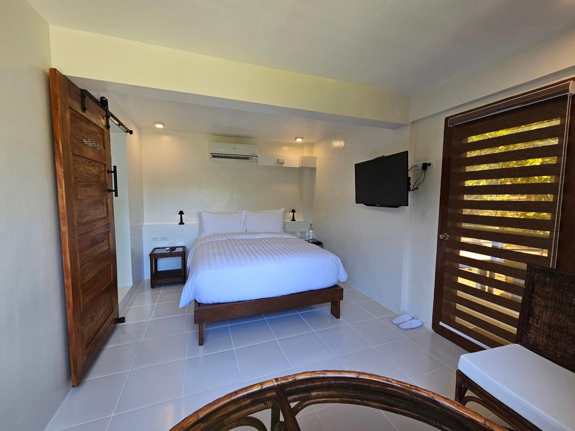 Edgewater Dive & Spa Resort Puerto Galera Buitenkant foto